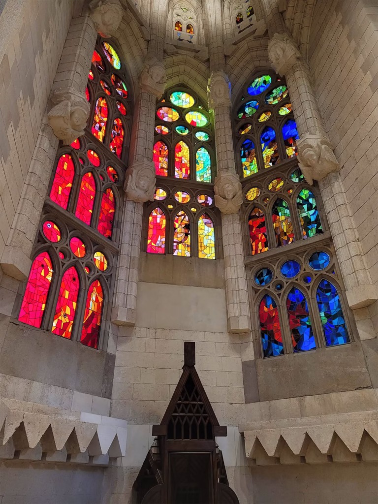 Barcelona w dwa dni - Sagrada Familia - witraże